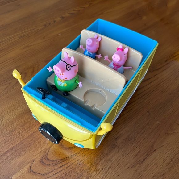 Peppa Pig RV Camper by Jazwares - Picture 3 of 11